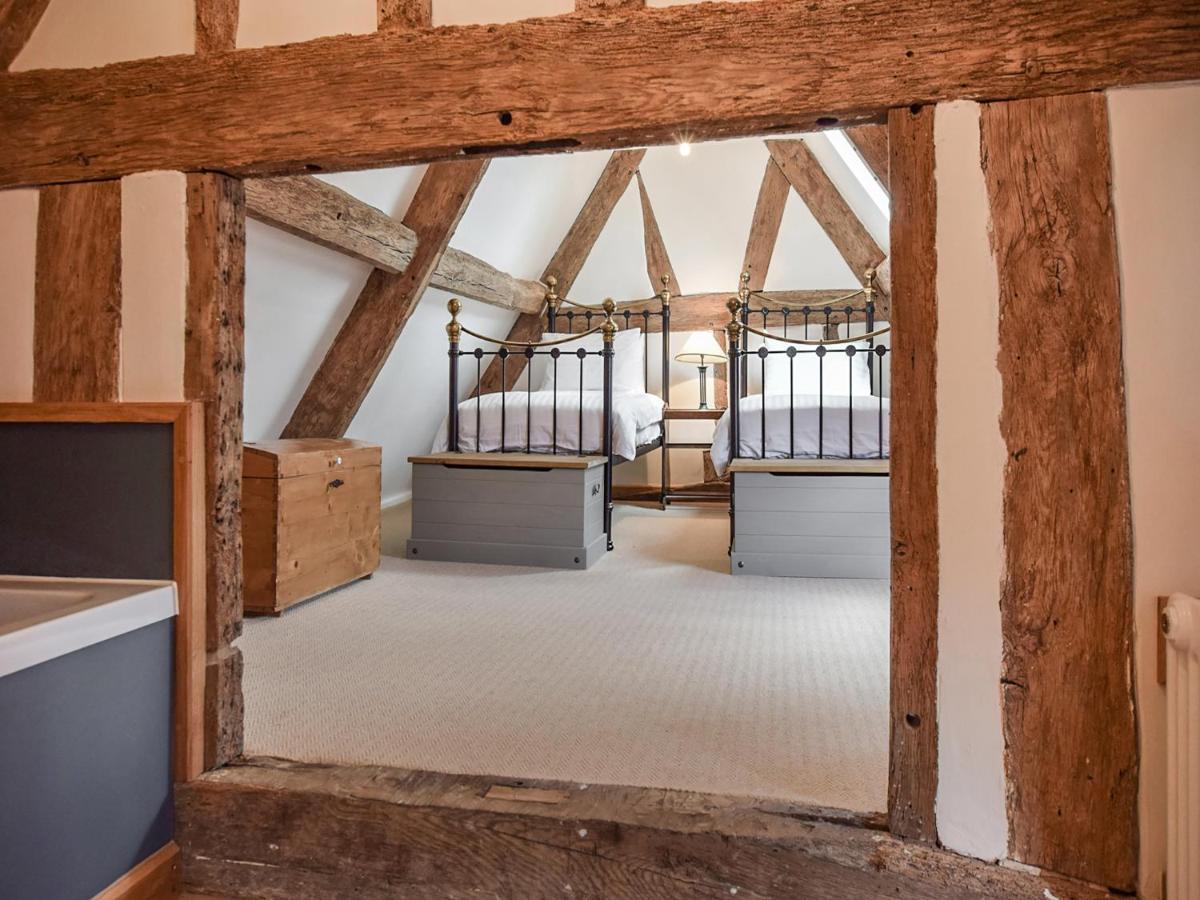 Mercia House Уинчкомб Экстерьер фото