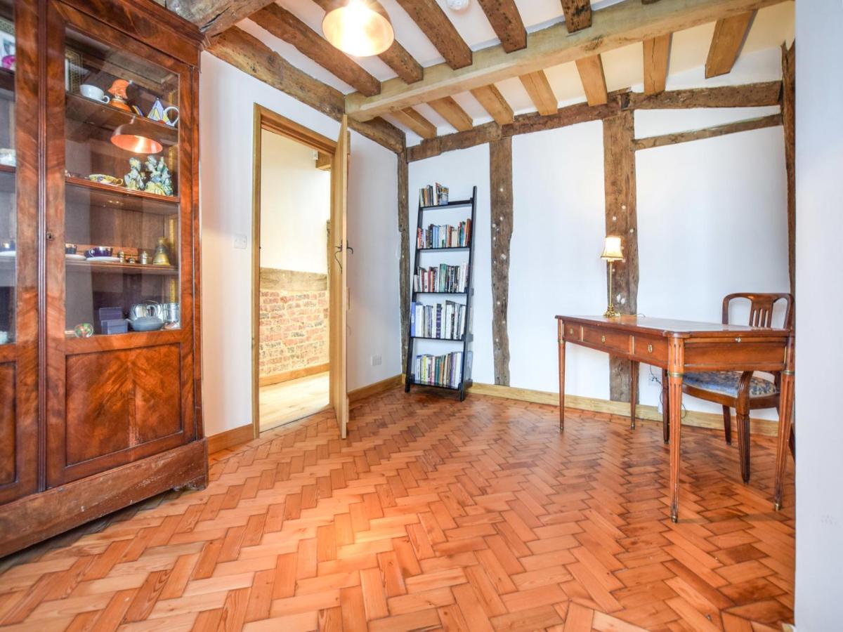 Mercia House Уинчкомб Экстерьер фото