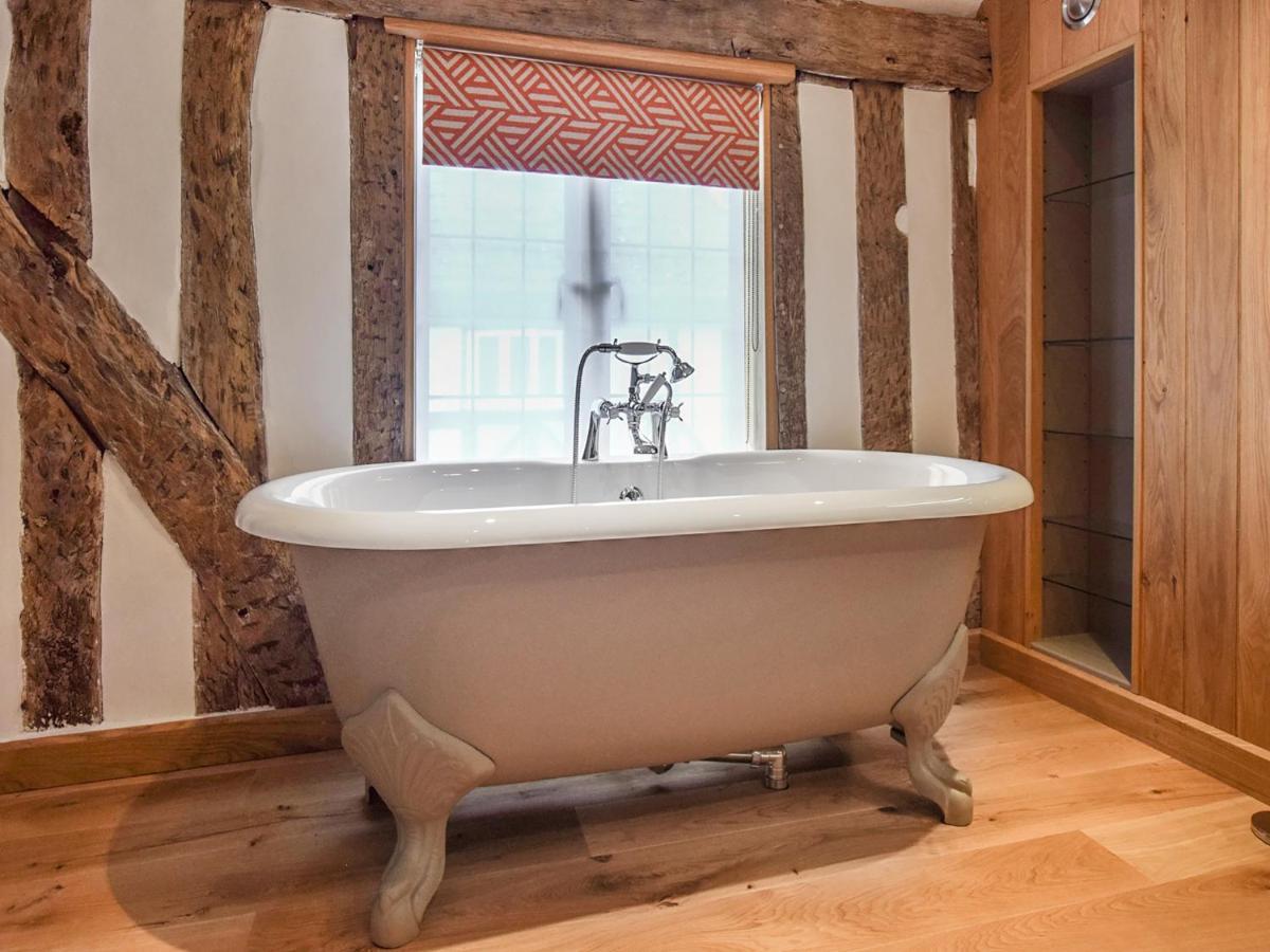 Mercia House Уинчкомб Экстерьер фото